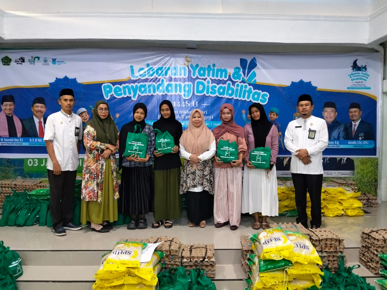 MAN Luwu Utara Salurkan 32 Paket Sembako pada Program Lebaran Yatim dan Penyandang Disabilitas 2026